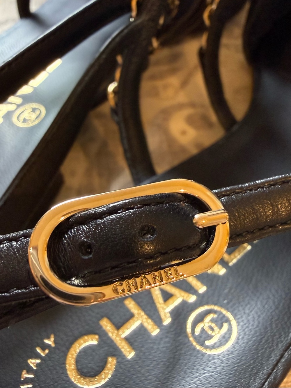 CHANEL ✨Like New✨ Black Lambskin Chain Link Flat Slingback Sandals Size 39.5 - Picture 9 of 14